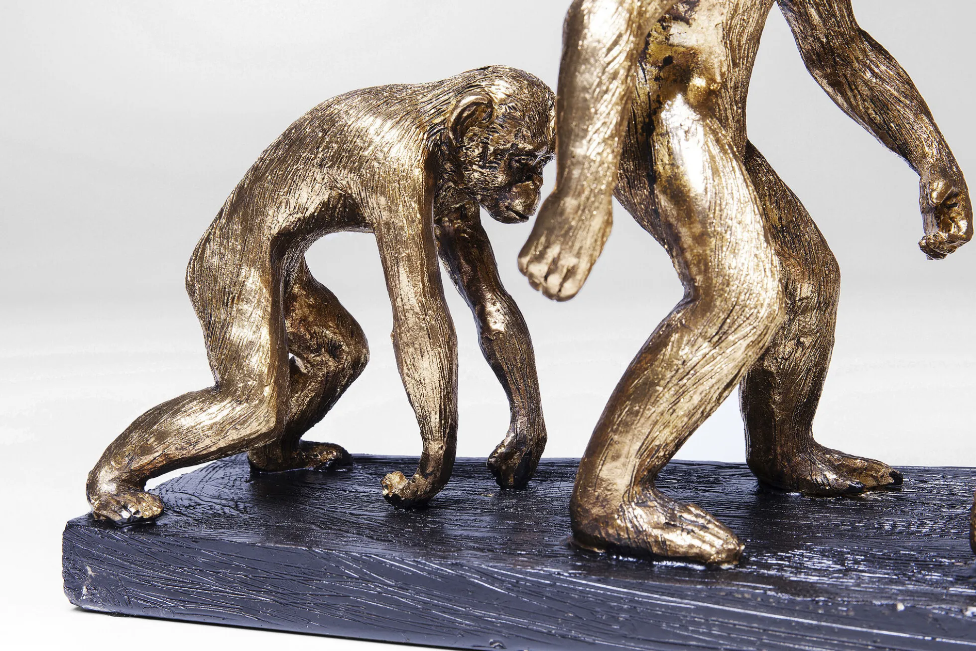 Figurka dekoracyjna Evolution 58x43 cm złota