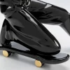 Figurka dekoracyjna skater astronauta 26x21 cm czarna