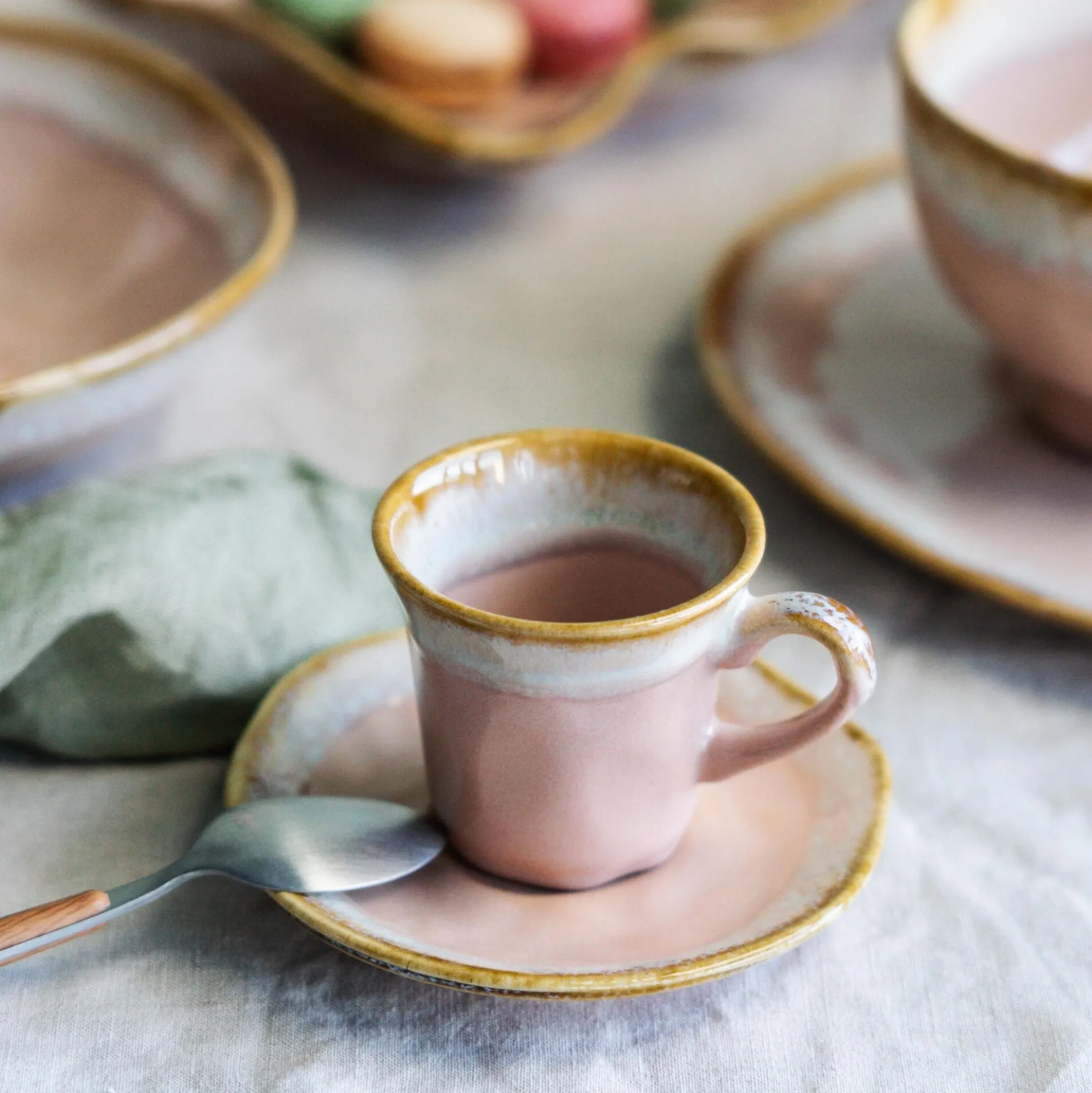 Filiżanka do espresso ze spodkiem kamionkowa różowa 88 ml