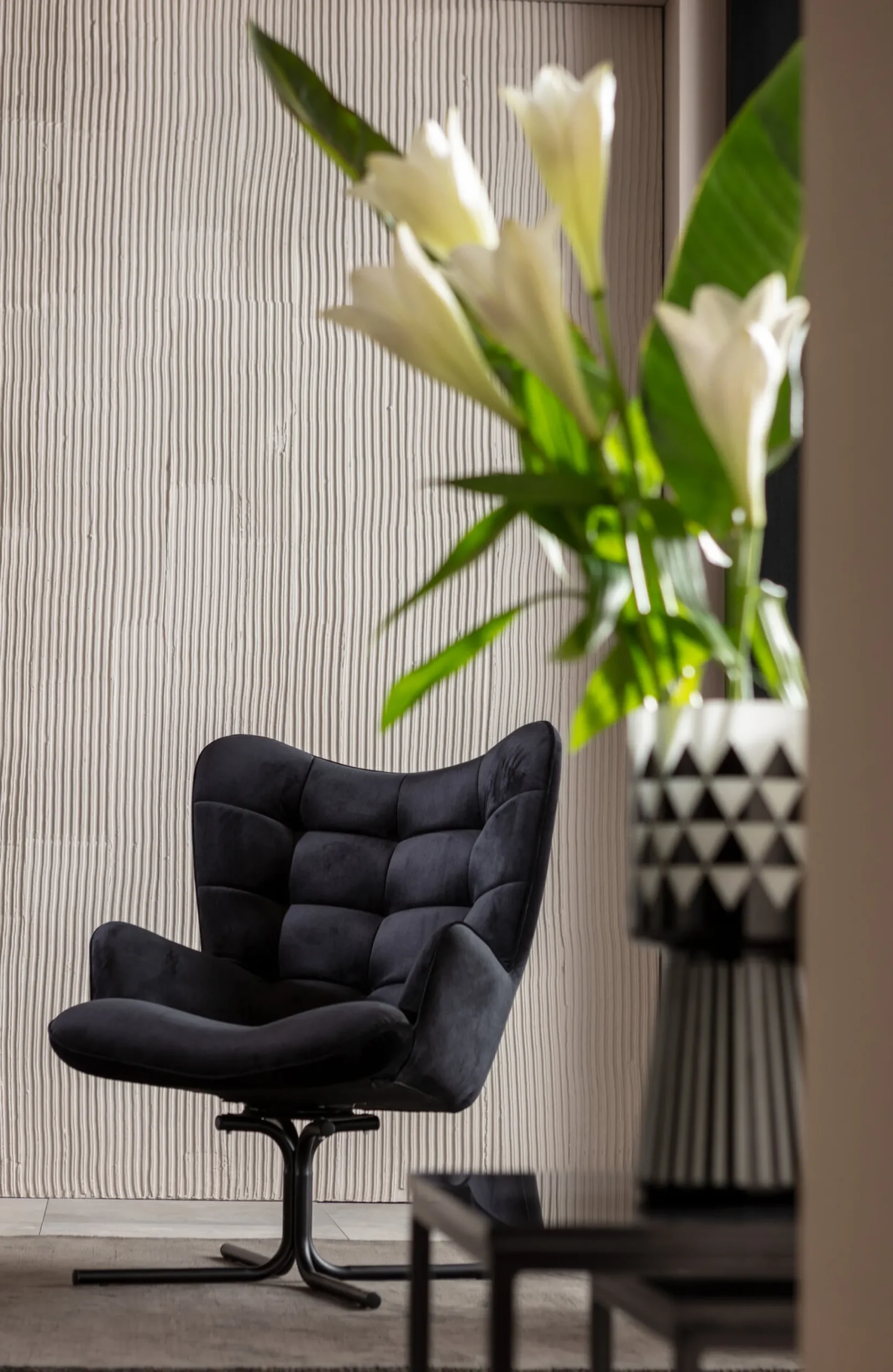 Fotel obrotowy Oscar Velvet 82x95 cm czarny