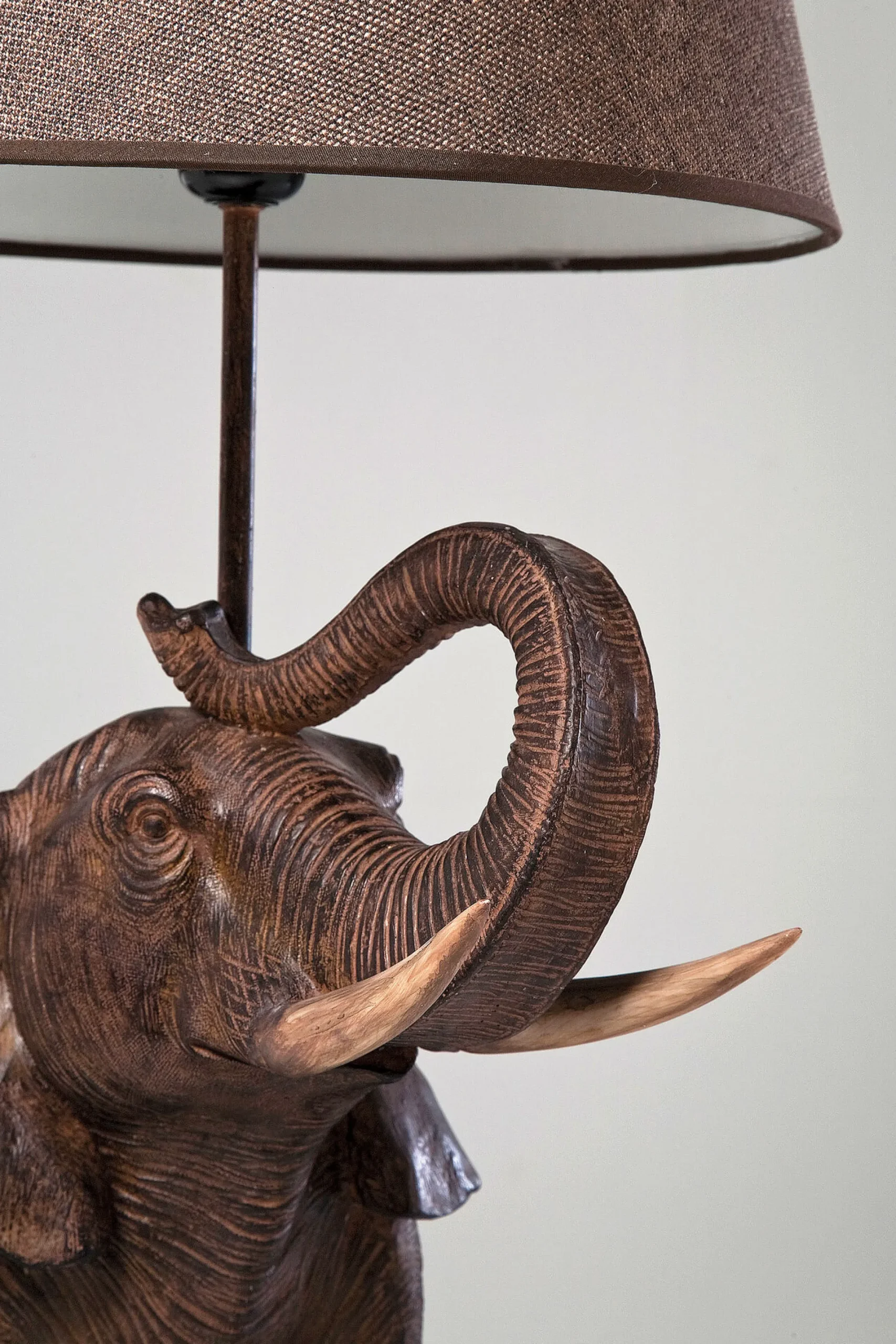 Lampa stołowa Elephant Safari 52x74 cm brązowa