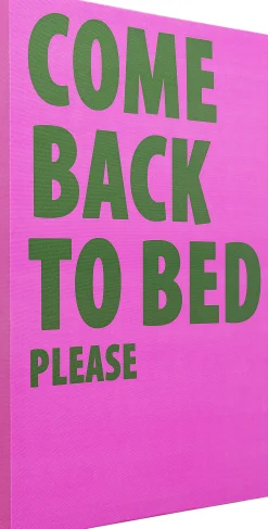 Obraz różowy z zielonym napisem Come Back To Bed Please 40x50 cm