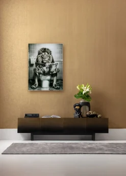 Obraz szklany 60x80 cm motyw zwierzęcy lew w toalecie