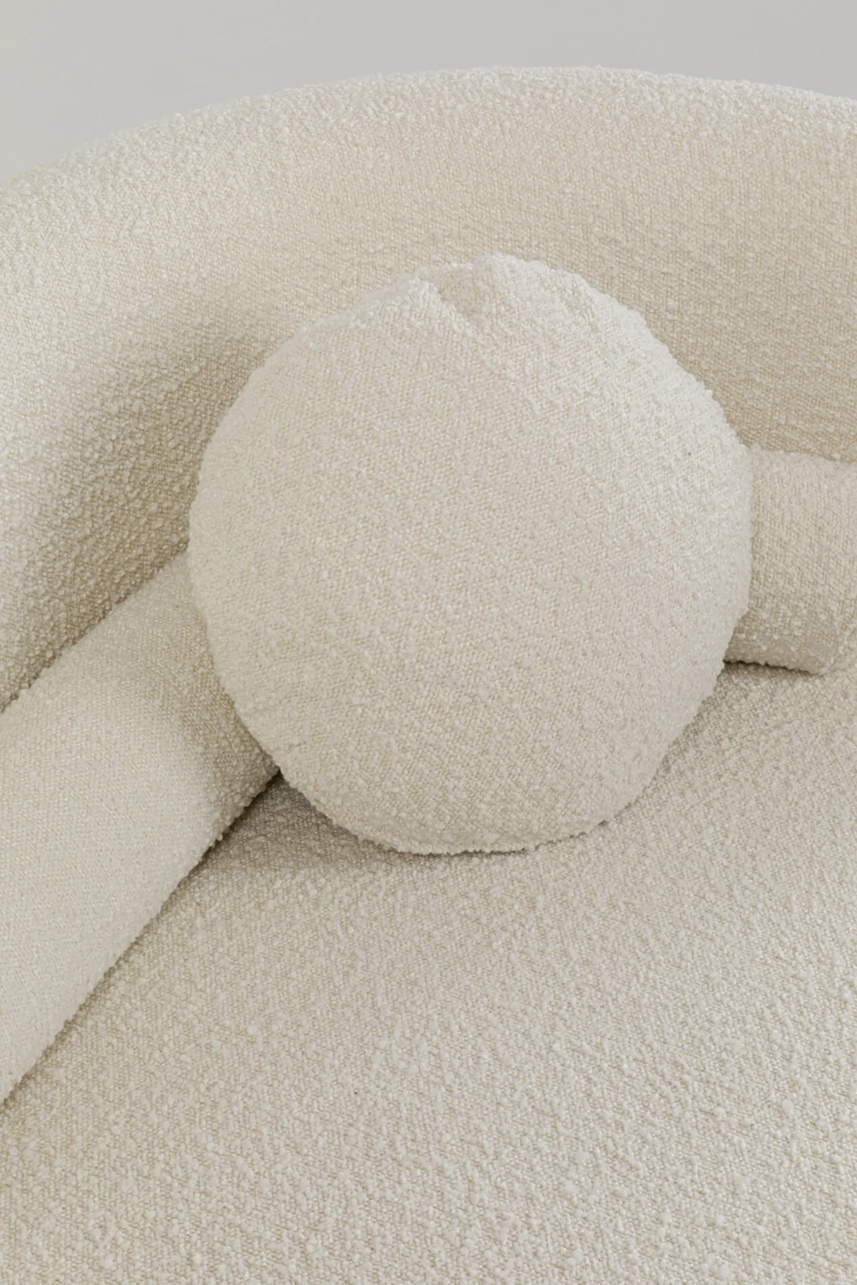 Sofa kremowa 3-osobowa tkanina boucle 225 cm