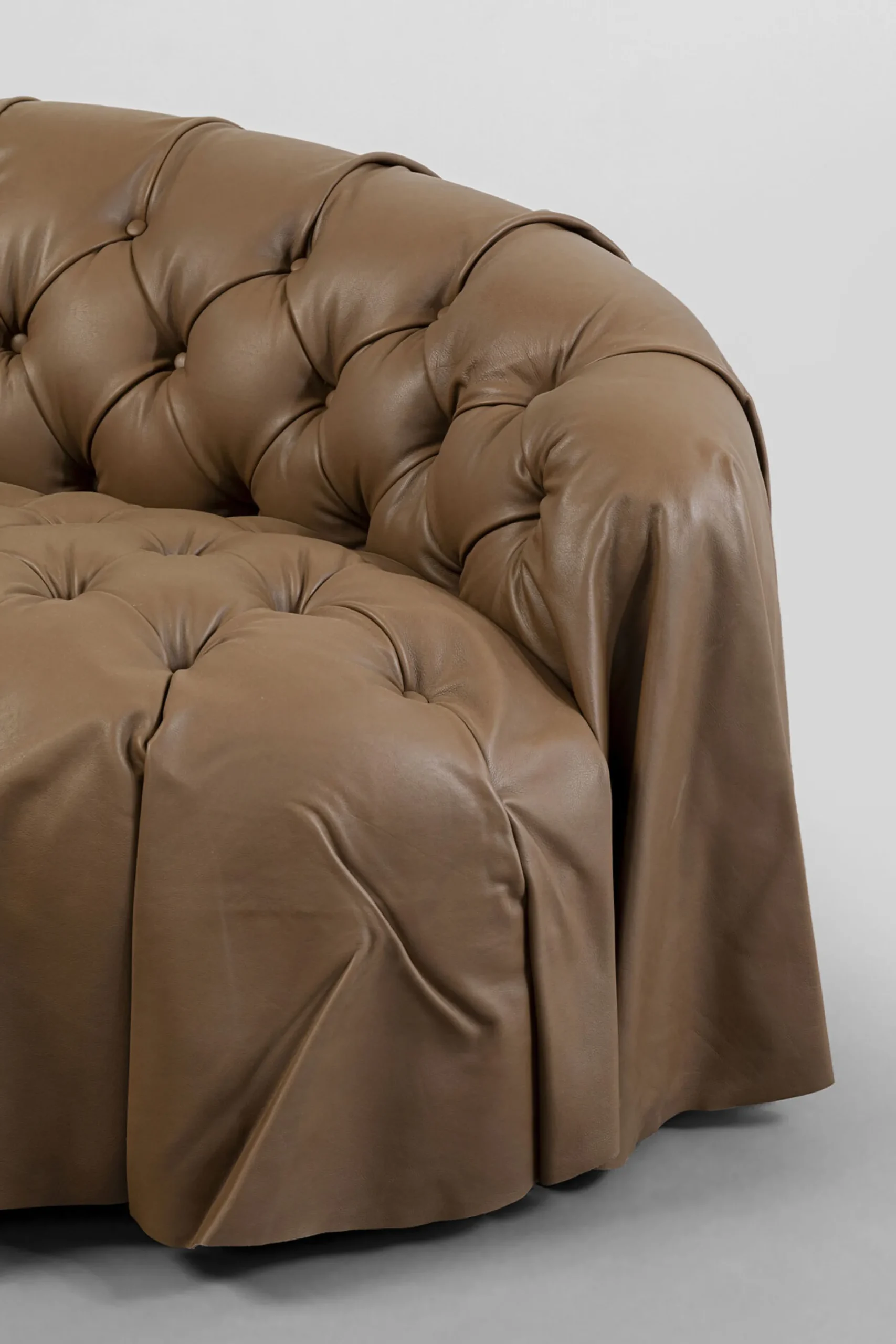 Sofa 3-osobowa pikowana brązowa skóra semianilinowa 226 cm