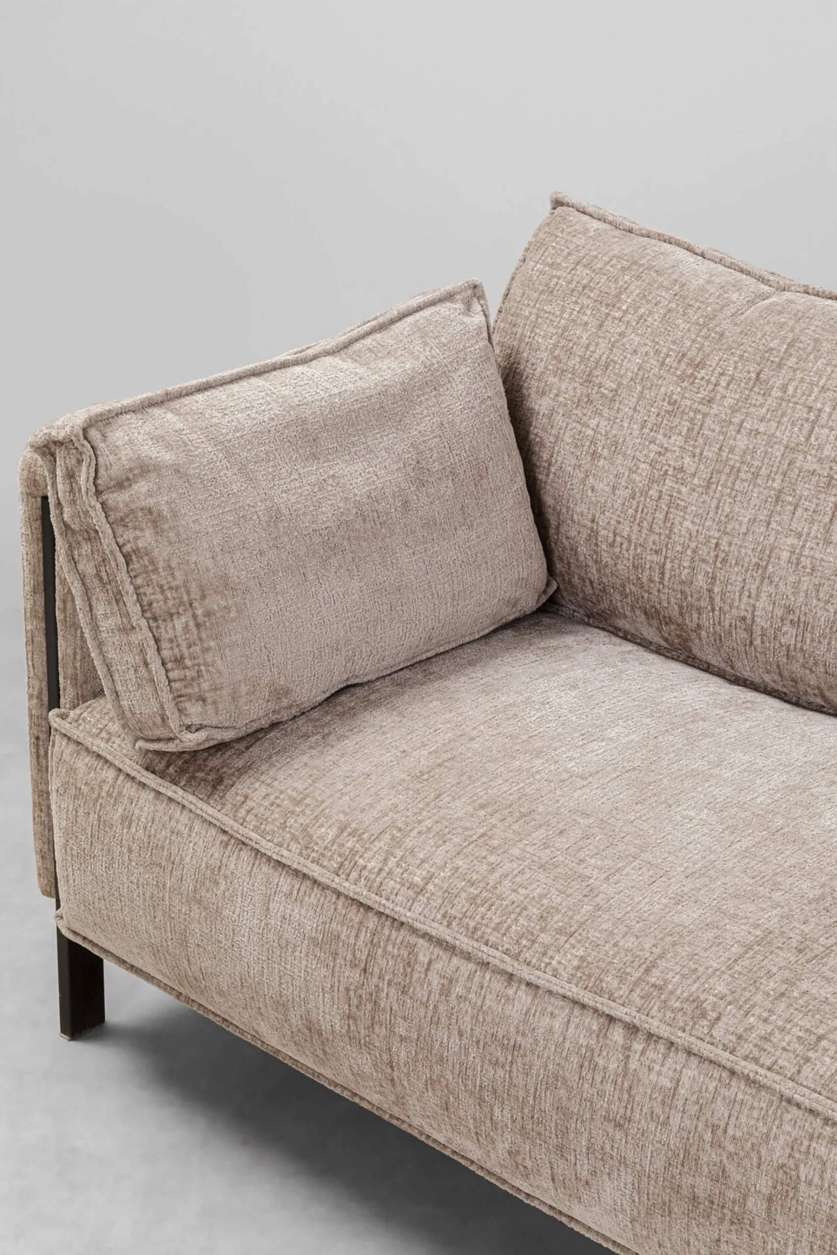 Sofa 3-os. tapicerowana w kolorze szarym nogi stal czarne 233 cm