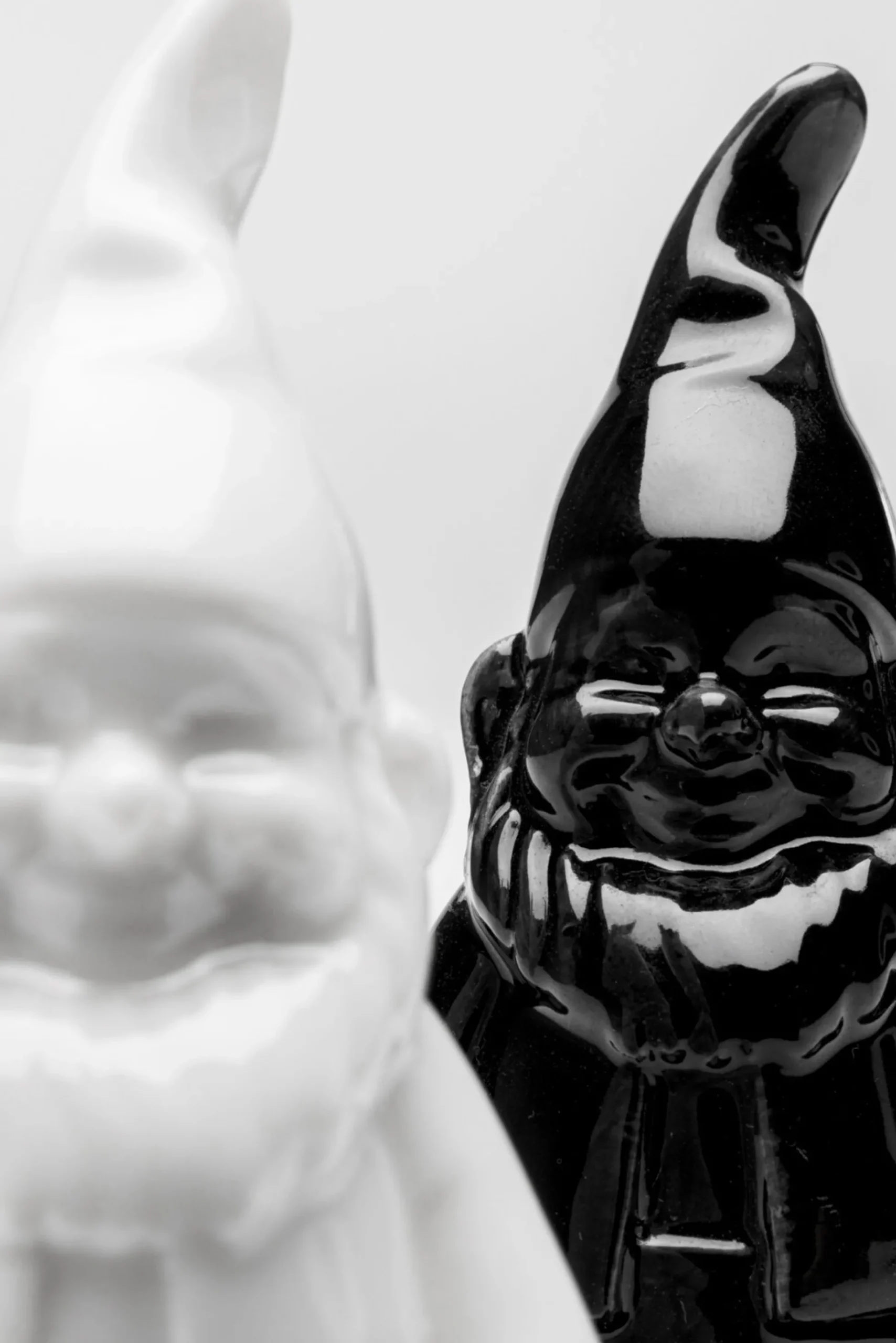 Solniczka i pieprzniczka Gnome czarno-biała (2-szt)