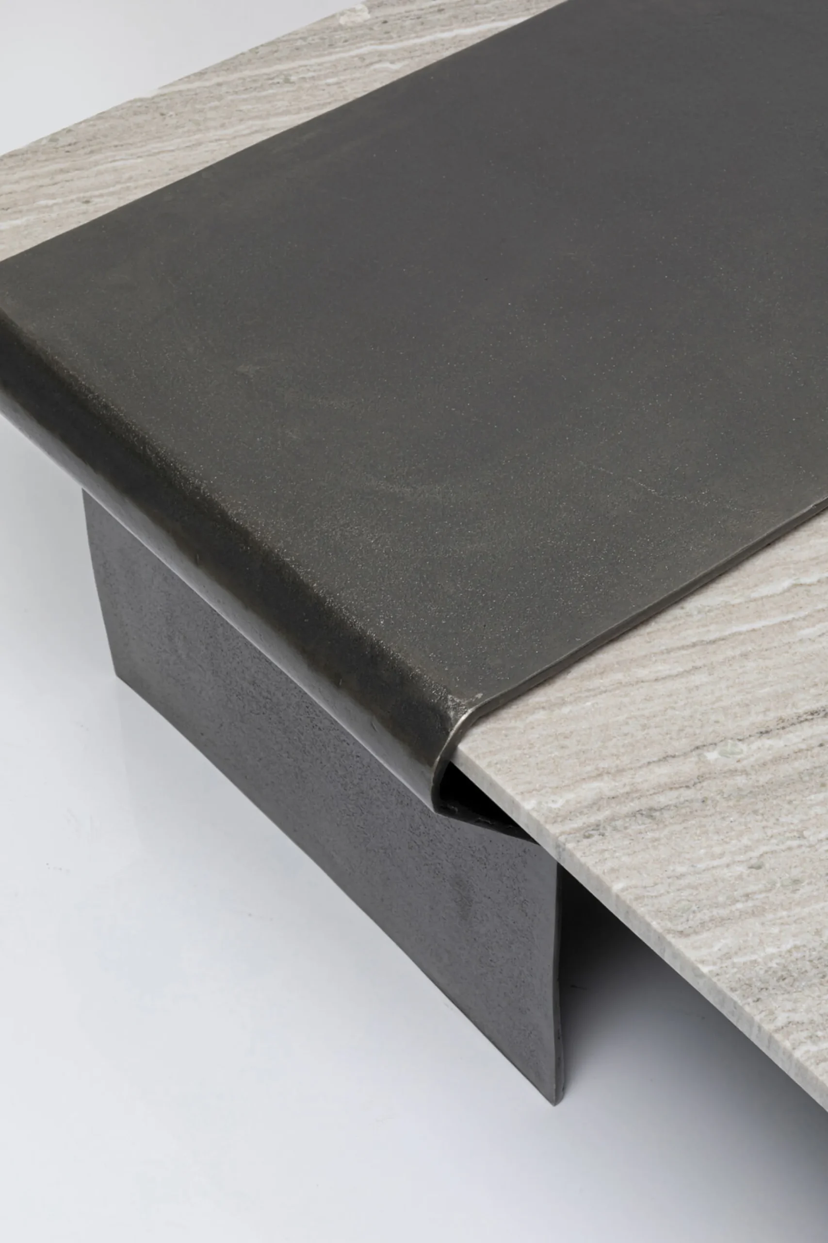 Stolik kawowy loft marmur i ciemnoszare aluminium 142x70 cm