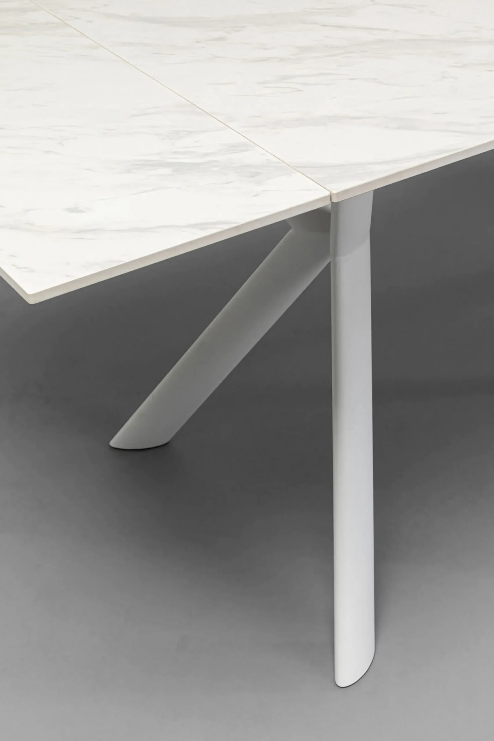 Stół rozkładany biały blat ceramiczny nogi stalowe 140-200x80 cm