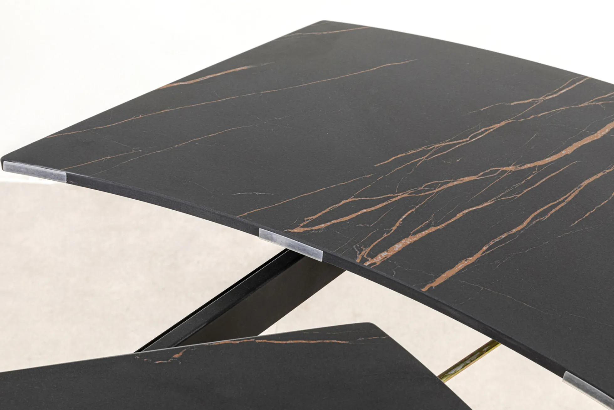 Stół rozkładany z ceramicznym blatem nogi czarne 120-180x90 cm