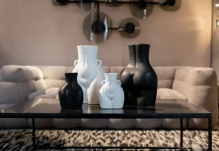 Wazon czarny z motywem ludzkiego ciała ceramiczny 16x22 cm
